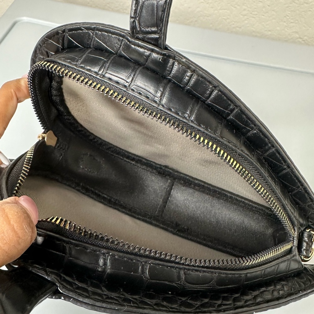 *HOST PICK*‼️Black Heart Purse - Picture 4 of 8